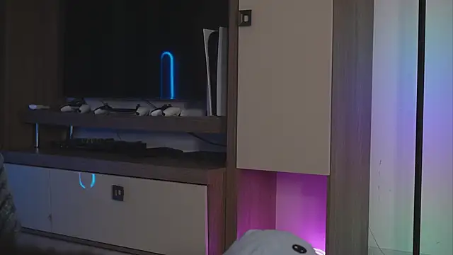 Snapshot of Moan4u chatting on 09-16-25, 07:20 Moan4u online show from 09-16-25, 07:20