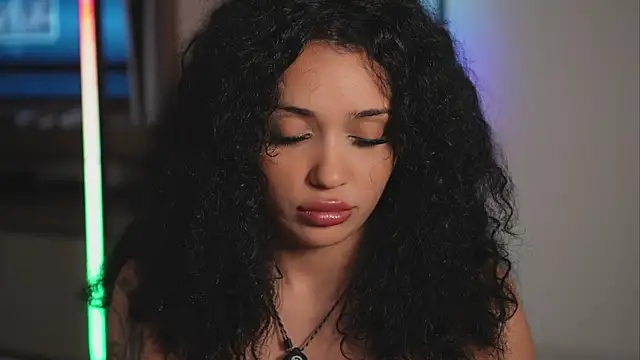 Snapshot of Moan4u chatting on 09-20-25, 07:09 Moan4u online show from 09-20-25, 07:09