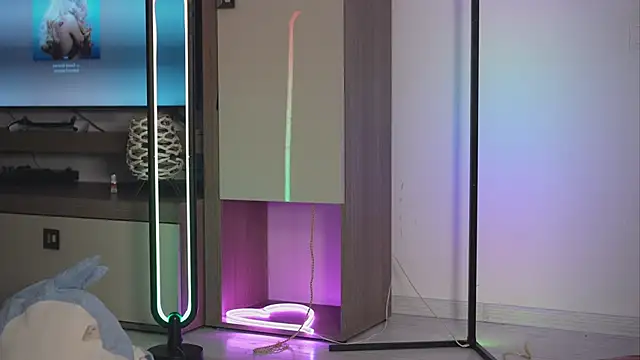 Snapshot of Moan4u chatting on 10-06-25, 10:02 Moan4u online show from 10-06-25, 10:02