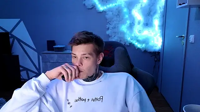 DENIS HERE online show from 12-03-24, 03:44