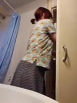 Snapshot of Exhibitionsplit chatting on 01-26-25, 05:02 Exhibitionsplit online show from 01-26-25, 05:02