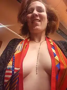 Snapshot of Exhibitionsplit chatting on 02-09-25, 09:37 Exhibitionsplit online show from 02-09-25, 09:37