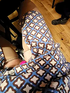 Snapshot of Exhibitionsplit chatting on 03-04-25, 11:19 Exhibitionsplit online show from 03-04-25, 11:19