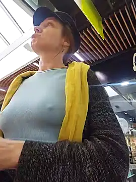 Snapshot of Exhibitionsplit chatting on 03-13-25, 04:23 Exhibitionsplit online show from 03-13-25, 04:23