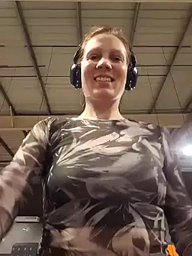 Snapshot of Exhibitionsplit chatting on 03-15-25, 10:22 Exhibitionsplit online show from 03-15-25, 10:22