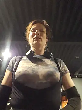 Snapshot of Exhibitionsplit chatting on 09-21-25, 09:38 Exhibitionsplit online show from 09-21-25, 09:38