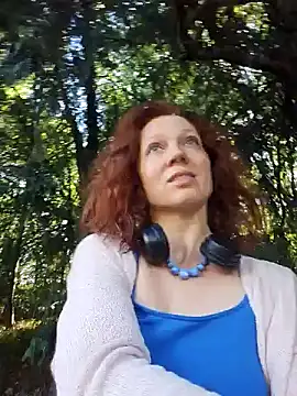 Snapshot of Exhibitionsplit chatting on 09-29-25, 11:48 Exhibitionsplit online show from 09-29-25, 11:48