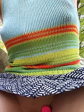 Snapshot of Exhibitionsplit chatting on 10-13-25, 11:10 Exhibitionsplit online show from 10-13-25, 11:10