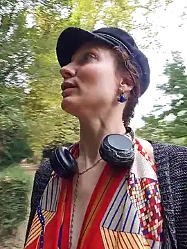 Snapshot of Exhibitionsplit chatting on 10-19-25, 12:06 Exhibitionsplit online show from 10-19-25, 12:06