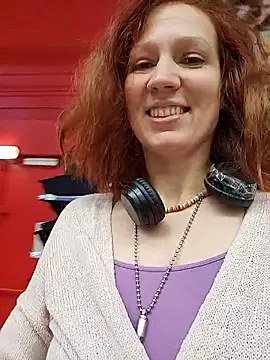 Snapshot of Exhibitionsplit chatting on 11-20-25, 11:43 Exhibitionsplit online show from 11-20-25, 11:43