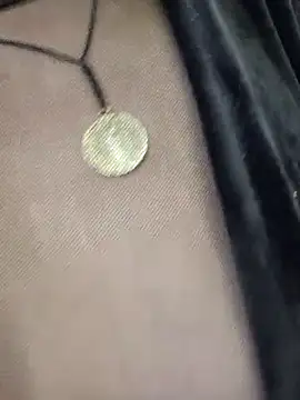 Snapshot of Exhibitionsplit chatting on 11-22-25, 12:37 Exhibitionsplit online show from 11-22-25, 12:37