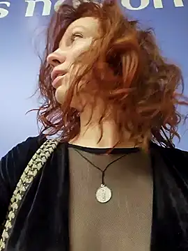 Snapshot of Exhibitionsplit chatting on 12-03-25, 11:30 Exhibitionsplit online show from 12-03-25, 11:30