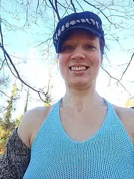 Snapshot of Exhibitionsplit chatting on 12-14-25, 01:49 Exhibitionsplit online show from 12-14-25, 01:49