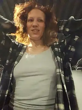 Snapshot of Exhibitionsplit chatting on 12-17-25, 09:43 Exhibitionsplit online show from 12-17-25, 09:43