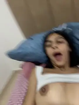 Snapshot of cristel_17 chatting on 11-27-25, 11:07 cristel 17 online show from 11-27-25, 11:07