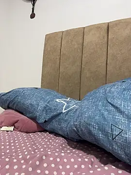 Snapshot of cristel_17 chatting on 11-28-25, 09:17 cristel 17 online show from 11-28-25, 09:17