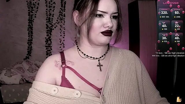 Snapshot of strawberry_elfcat chatting on 10-14-25, 06:03 strawberry elfcat online show from 10-14-25, 06:03