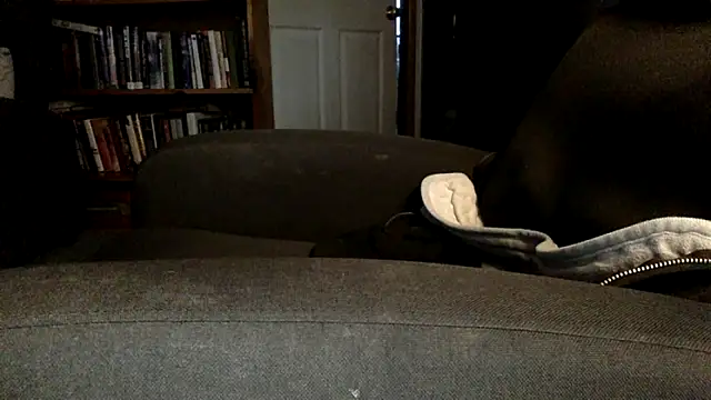 Snapshot of Thorandkitty chatting on 12-18-25, 01:39 Thorandkitty online show from 12-18-25, 01:39