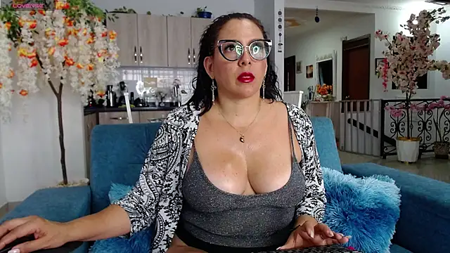 Snapshot of dakota_johnson10 chatting on 09-19-25, 07:03 dakota johnson10 online show from 09-19-25, 07:03