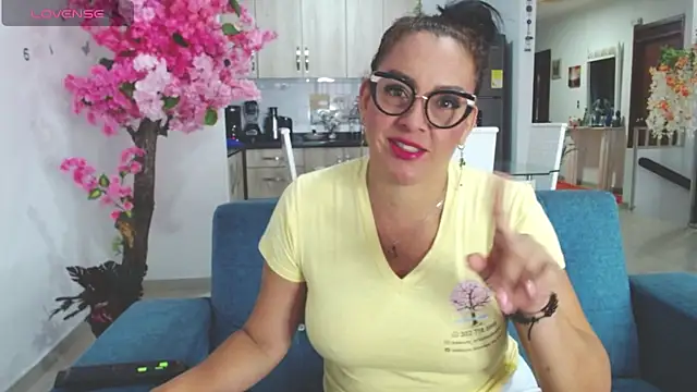 Snapshot of dakota_johnson10 chatting on 10-26-25, 11:27 dakota johnson10 online show from 10-26-25, 11:27