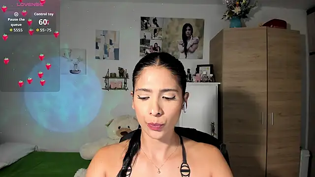 Snapshot of VeronikaOlsen chatting on 10-07-25, 07:22 VeronikaOlsen online show from 10-07-25, 07:22