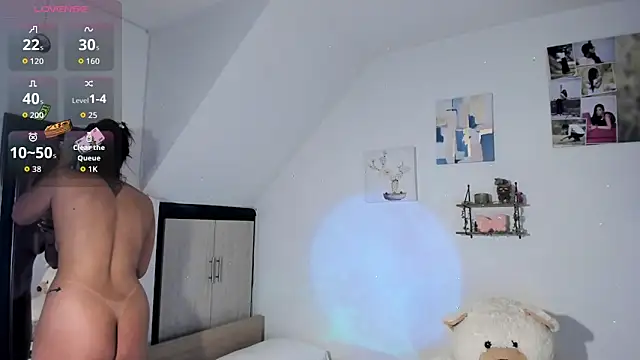 Snapshot of VeronikaOlsen chatting on 10-13-25, 01:00 VeronikaOlsen online show from 10-13-25, 01:00