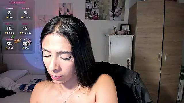 Snapshot of VeronikaOlsen chatting on 10-19-25, 02:01 VeronikaOlsen online show from 10-19-25, 02:01