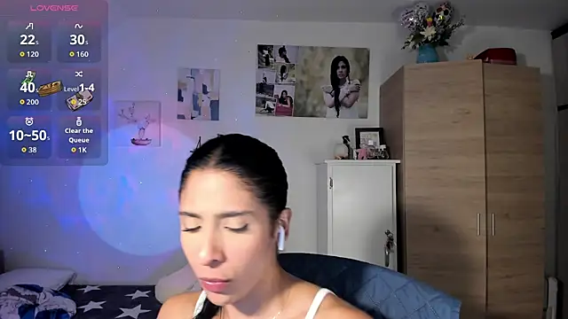 Snapshot of VeronikaOlsen chatting on 10-26-25, 06:03 VeronikaOlsen online show from 10-26-25, 06:03