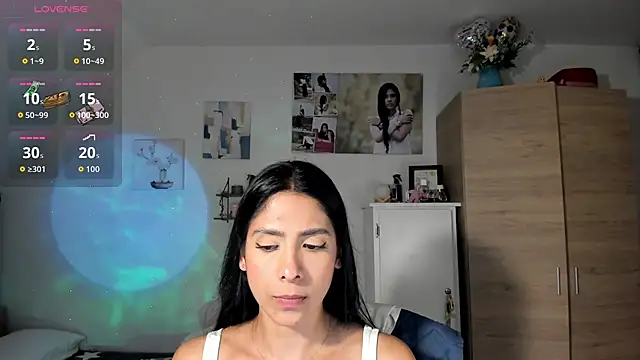 Snapshot of VeronikaOlsen chatting on 10-28-25, 01:31 VeronikaOlsen online show from 10-28-25, 01:31