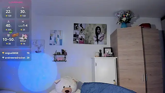 Snapshot of VeronikaOlsen chatting on 10-28-25, 01:36 VeronikaOlsen online show from 10-28-25, 01:36