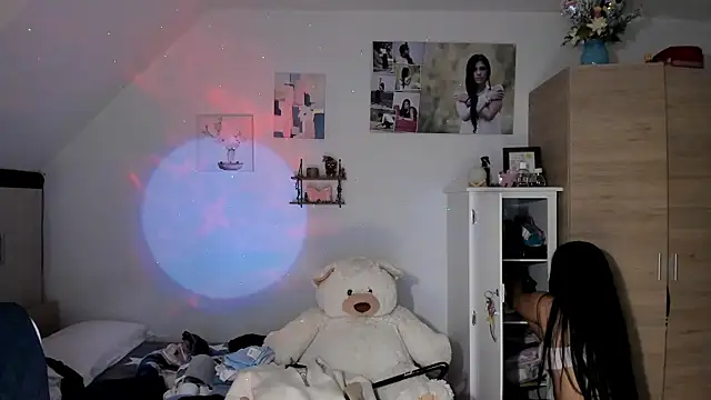 Snapshot of VeronikaOlsen chatting on 10-29-25, 09:05 VeronikaOlsen online show from 10-29-25, 09:05