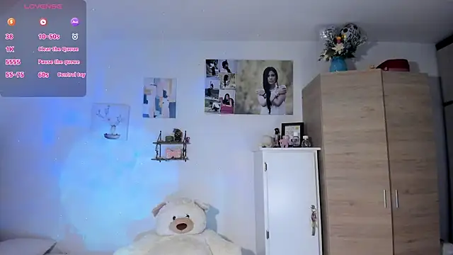 Snapshot of VeronikaOlsen chatting on 11-13-25, 12:48 VeronikaOlsen online show from 11-13-25, 12:48