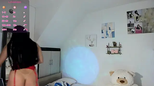 Snapshot of VeronikaOlsen chatting on 11-22-25, 08:19 VeronikaOlsen online show from 11-22-25, 08:19