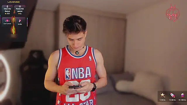 Snapshot of thomklein chatting on 02-26-26, 08:08 thomklein online show from 02-26-26, 08:08