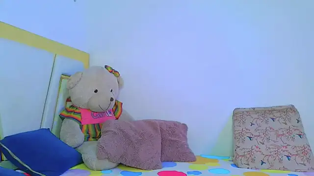 Snapshot of DayanaWood chatting on 10-14-25, 02:18 DayanaWood online show from 10-14-25, 02:18