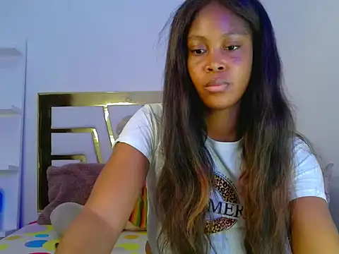 Snapshot of DayanaWood chatting on 11-11-25, 02:39 DayanaWood online show from 11-11-25, 02:39