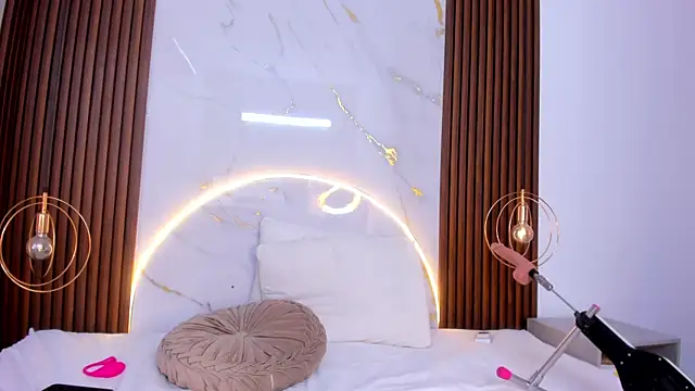 danisaenz  online show from 12-11-24, 08:18