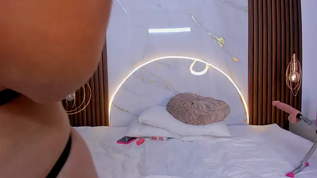 danisaenz  online show from 12-28-24, 07:43