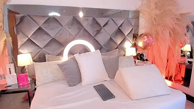 sofhiaa adaams online show from 10-12-25, 04:39