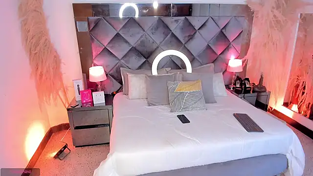 sofhiaa adaams online show from 10-14-25, 09:48