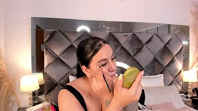 sofhiaa adaams online show from 11-12-25, 09:25