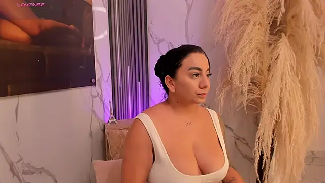 sofhiaa adaams online show from 12-16-25, 10:59