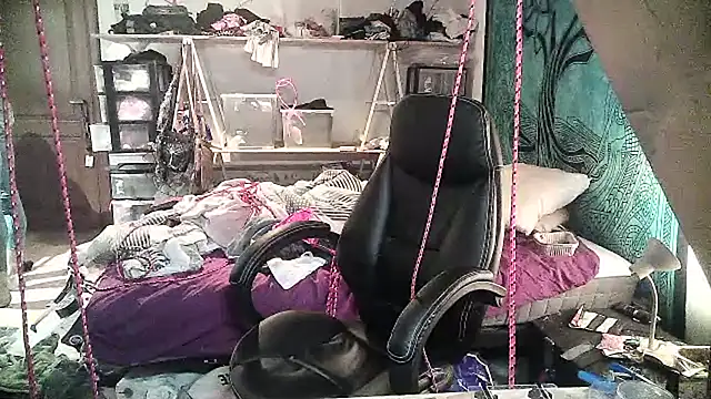 Ombeline1 online show from 01-18-25, 05:48