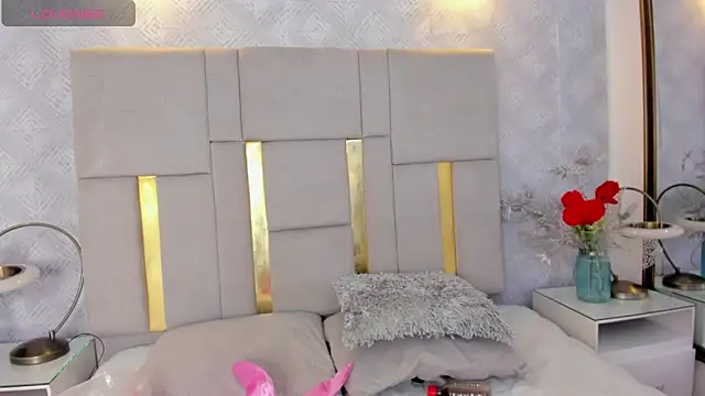 Camilaa Sanchez  online show from 10-28-25, 11:03