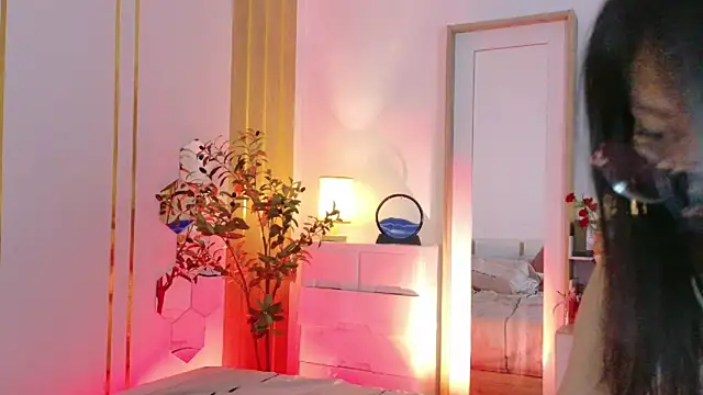 Snapshot of Kirei_kirei chatting on 12-13-24, 12:28 Kirei kirei online show from 12-13-24, 12:28