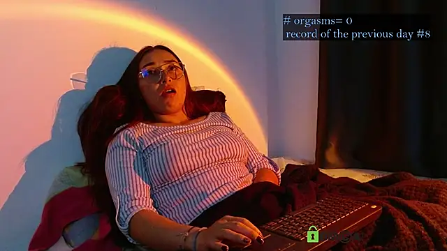 Snapshot of Hot_Candy_ chatting on 10-20-25, 04:13 Hot Candy online show from 10-20-25, 04:13