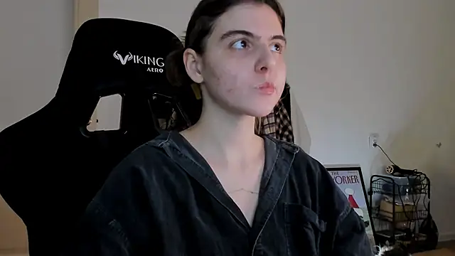 Snapshot of emmamurrr chatting on 12-22-24, 02:06 emmamurrr online show from 12-22-24, 02:06