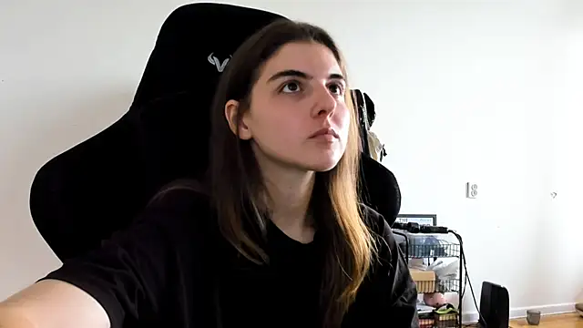 Snapshot of emmamurrr chatting on 09-13-25, 09:53 emmamurrr online show from 09-13-25, 09:53