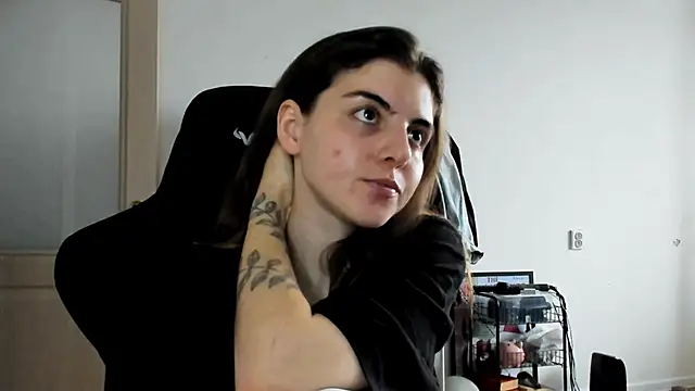 Snapshot of emmamurrr chatting on 11-06-25, 08:37 emmamurrr online show from 11-06-25, 08:37