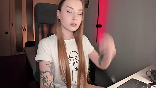 Snapshot of Midnight_Mi chatting on 11-22-25, 04:22 Midnight Mi online show from 11-22-25, 04:22